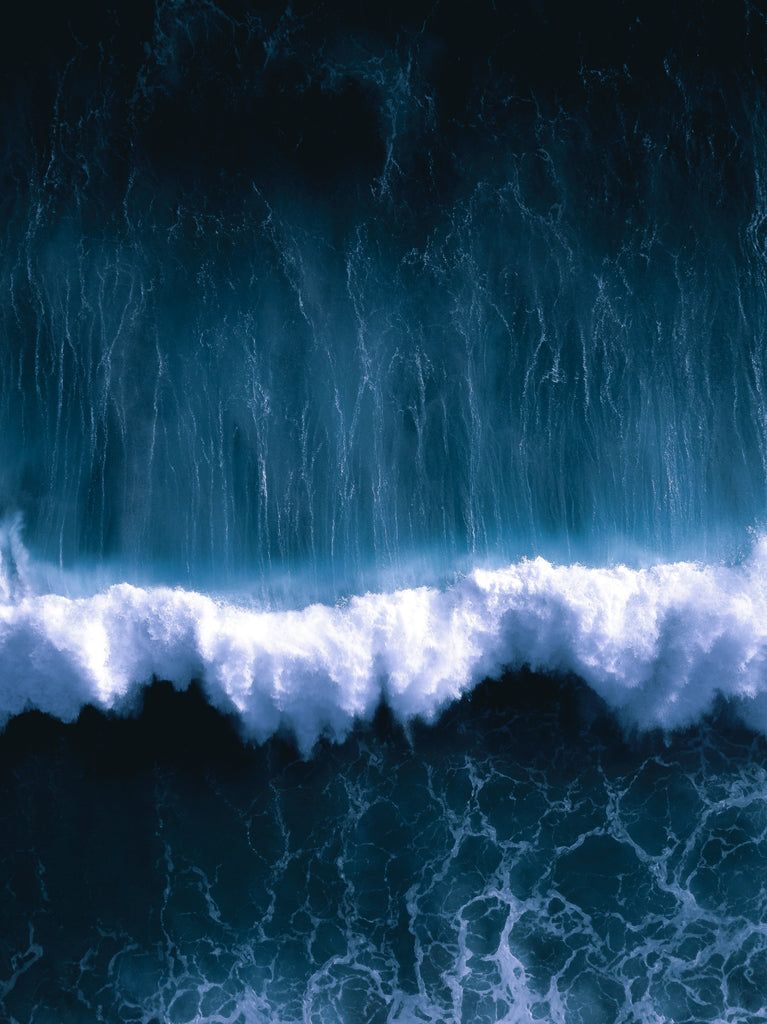 Waves photographed by Eduardo Drapier on the Science of Travel Blog